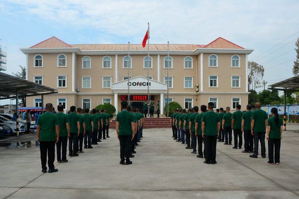 北流海螺組織升國旗
