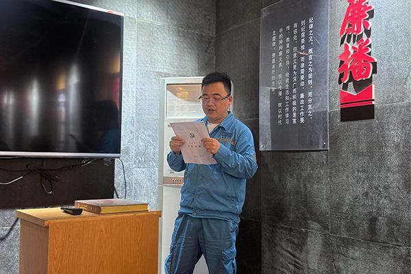 4.潘玉杰同志宣誓400600 4.潘玉杰同志宣誓400600